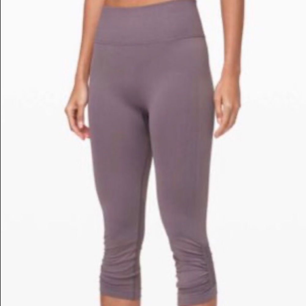 Lululemon Ebb to Street Crop 21” never worn